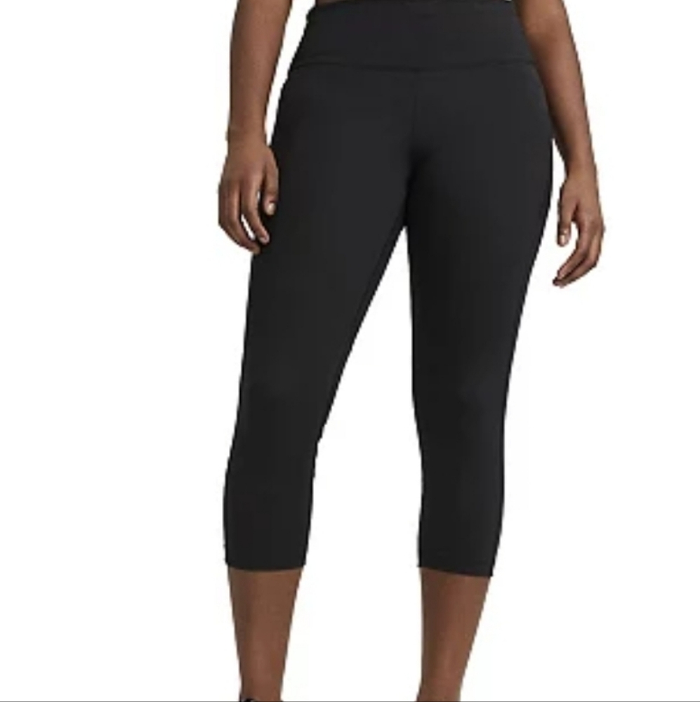 NWT Nike Epic Fast Tight Fit Mid Rise Crop Leggings